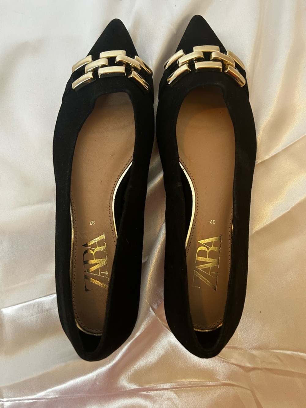ZARA Black Suede Pointed Toe Flats Gold LInk Chain & Gold Rimmed Heel Size 6.5 - Picture 2 of 6